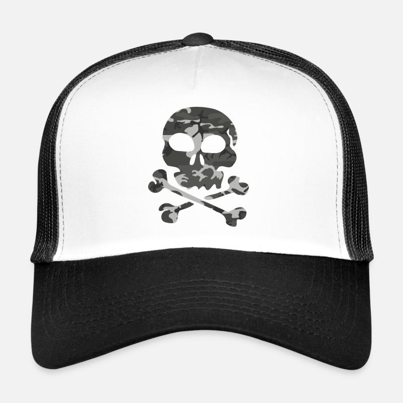 Skull in camouflage pattern - Trucker Cap - white/black
