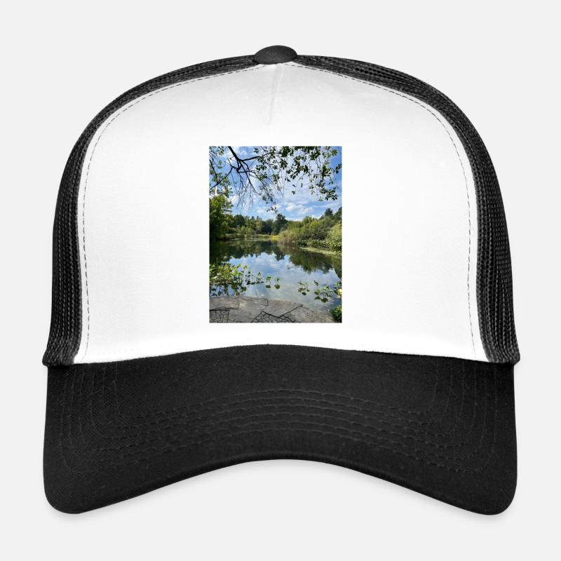 Spiegelsee im Waldrand Trucker Cap