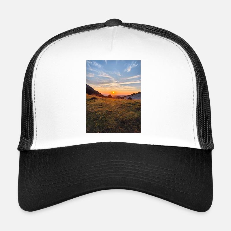 coucher de soleil dorée sur prairie alpine Casquette trucker 