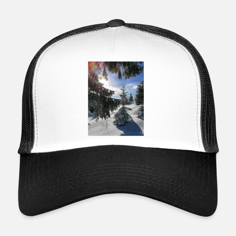 Winterwald Sonnenstrahlen im Schnee Trucker Cap