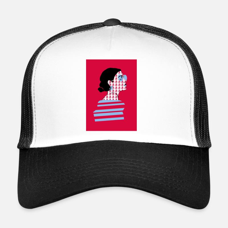 Femme avec boucle d'oreille Casquette trucker 