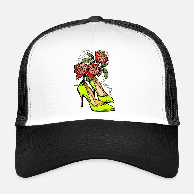 High Heels Schuhe mit Rosenblüte. Romantischer Stil. Trucker Cap