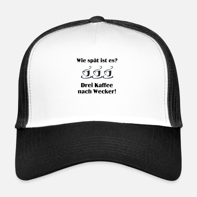 Wie spät ist es? Drei Kaffee nach Wecker - Trucker Cap - Weiß/Schwarz