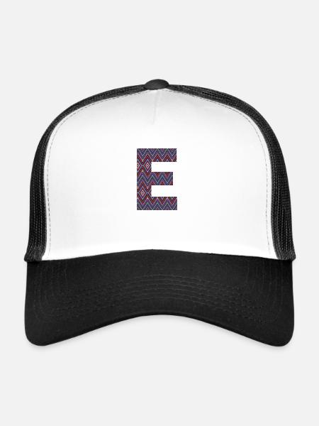 Monogramme Lettre E- design coloré boho - Casquette trucker  - blanc/noir - Devant