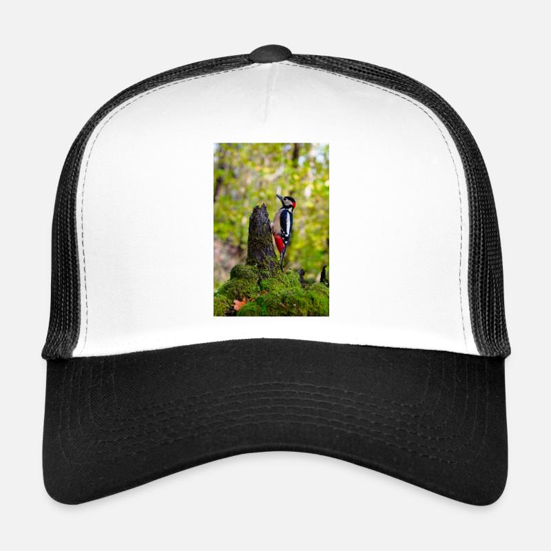 Pic sur souche de forêt moussue - Casquette trucker  - blanc/noir