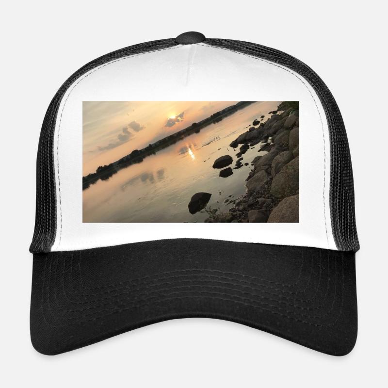 Sunset over the river with stones - Trucker Cap - white/black