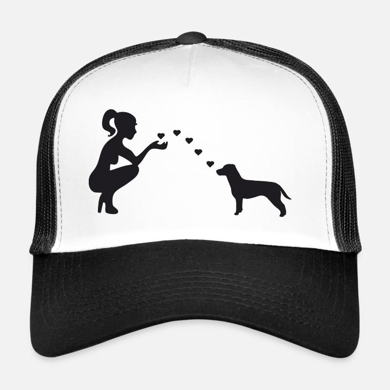 Jack Russell Terrier mit Frau Trucker Cap