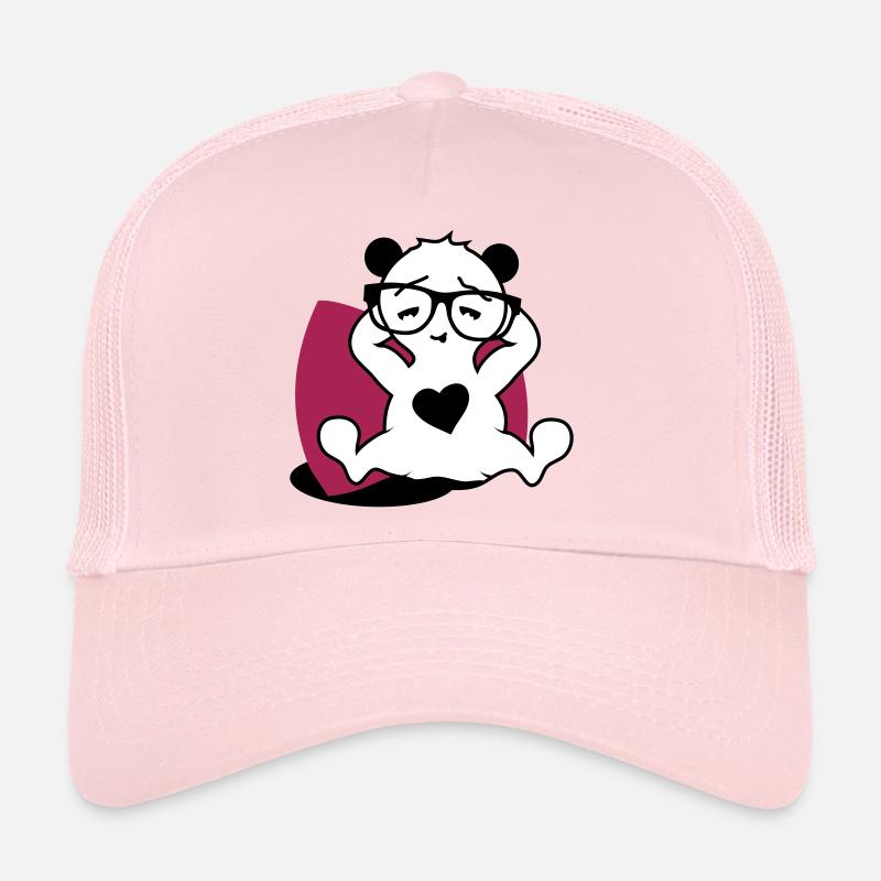 Panda mit Nerd Brille und Herz Button beim relaxen Trucker Cap