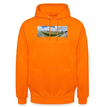 Panoramafeld mit Graben und Blumen - Unisex Hoodie - Orange - Vorne - AI Model Male 185 light (185cm) & AI Model Female 180 light (180cm)