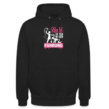 D-38Bald Unter Neuer Führung Dominante Frau - Unisex Hoodie - Schwarz - Vorne - Alina (178cm) & Michal (187cm)