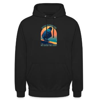 Zwischen Licht und Schatten - Unisex Hoodie - Schwarz - Vorne - Alina (178cm) & Michal (187cm)