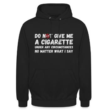 Gib mir auf keinen Fall eine Zigarette - Unisex Hoodie - Schwarz - Vorne - Alina (178cm) & Michal (187cm)
