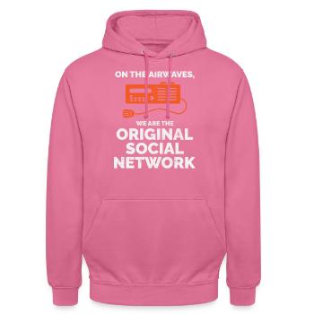Opérateur radioamateur amateur réseau social d’origine - Sweat-shirt à capuche unisexe - rose - Devant - Alina (178cm) & Michal (187cm)