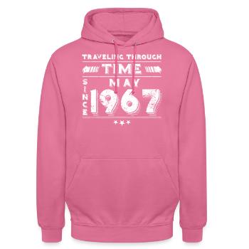Vintage Zeitreise Geburtstags Design Mai 1967 - Unisex Hoodie - Pink - Vorne - Alina (178cm) & Michal (187cm)