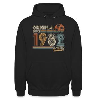 1982 Vintage Jahrgang Geburtstag Retro Geschenk - Unisex Hoodie - Schwarz - Vorne - Alina (178cm) & Michal (187cm)