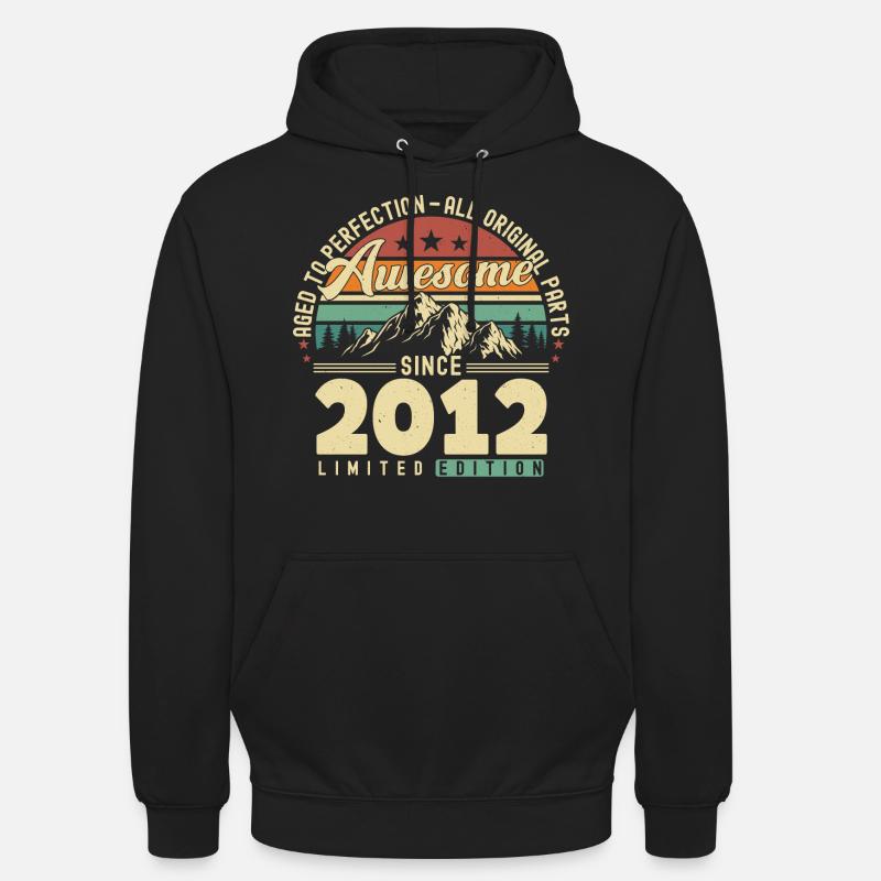 Großartig seit 2012 - Unisex Hoodie - Schwarz
