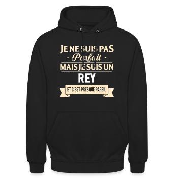 Cadeau Humour Rey nom de famille - Sweat-shirt à capuche unisexe - noir - Devant - Alina (178cm) & Michal (187cm)