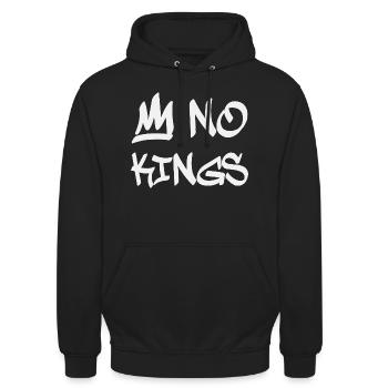 No Kings in America since 1776 - Unisex Hoodie - Schwarz - Vorne - Alina (178cm) & Michal (187cm)