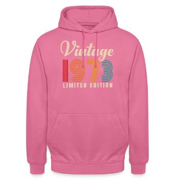 JAHRGANG 1973. 48. GEBURTSTAG - Unisex Hoodie - Pink - Vorne - Alina (178cm) & Michal (187cm)