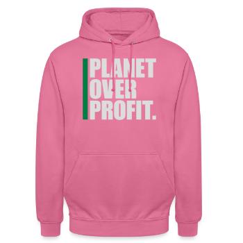 planet over profit Zitat - Unisex Hoodie - Pink - Vorne - Alina (178cm) & Michal (187cm)