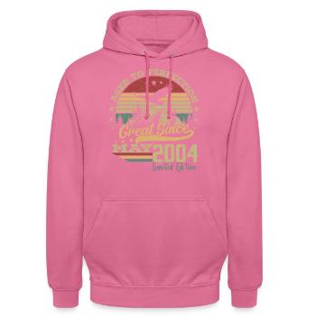 20 Years Aged to Perfection geboren im Mai 2004 - Unisex Hoodie - Pink - Vorne - Alina (178cm) & Michal (187cm)