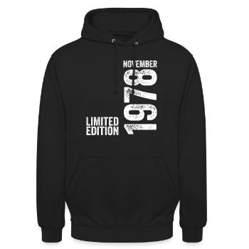 November 1978 Limitierte Auflage November 1978 - Unisex Hoodie - Schwarz - Vorne - Alina (178cm) & Michal (187cm)