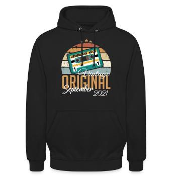 September 2021 geboren Vintage Geburtstag Retro - Unisex Hoodie - Schwarz - Vorne - Alina (178cm) & Michal (187cm)
