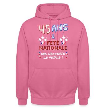 Anniversaire 45 Ans Juillet Fête Nationale - Sweat-shirt à capuche unisexe - rose - Devant - Alina (178cm) & Michal (187cm)