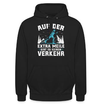 Ski Touring Auf der Extra Meile kein Verkehr - Unisex Hoodie - Schwarz - Vorne - Alina (178cm) & Michal (187cm)