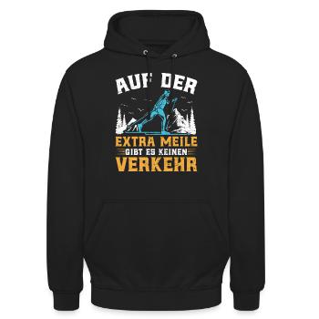 Ski Touring Auf der Extra Meile kein Verkehr - Unisex Hoodie - Schwarz - Vorne - Alina (178cm) & Michal (187cm)