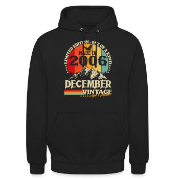 Vintage Dezember 2006 Jahrgang Retro Geburtstag - Unisex Hoodie - Schwarz - Vorne - Alina (178cm) & Michal (187cm)