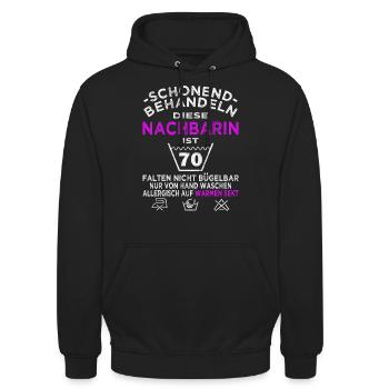Nachbarin 70. Geburtstag schonend behandeln - Unisex Hoodie - Schwarz - Vorne - Alina (178cm) & Michal (187cm)