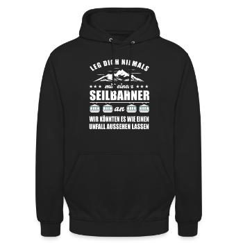 Seilbahn Leg dich niemals mit einem Seilbahner an - Unisex Hoodie - Schwarz - Vorne - Alina (178cm) & Michal (187cm)