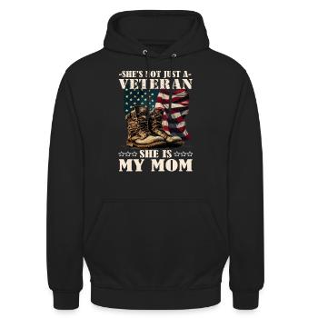 Maman vétéran - Vétéran - Soldat - Sweat-shirt à capuche unisexe - noir - Devant - Alina (178cm) & Michal (187cm)