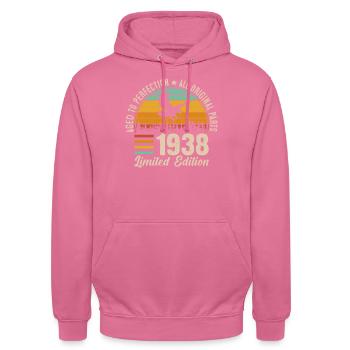 1938 - Un voyage légendaire dans le temps - Sweat-shirt à capuche unisexe - rose - Devant - Alina (178cm) & Michal (187cm)