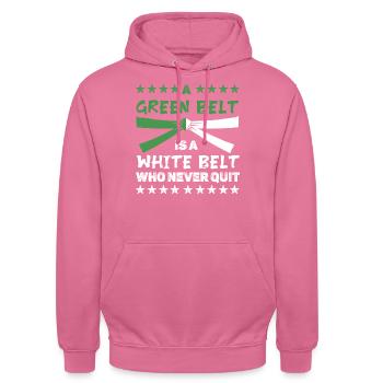 Ein grüner Gürtel ist ein weißer Gürtel, der niemals aufgibt - Unisex Hoodie - Pink - Vorne - Alina (178cm) & Michal (187cm)