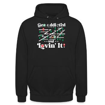 Geo-süchtig und liebend! - Unisex Hoodie - Schwarz - Vorne - Alina (178cm) & Michal (187cm)