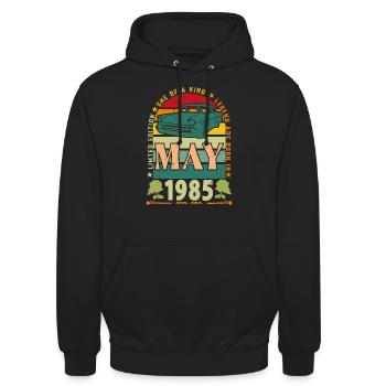 Mai 1985, Mai 1985, Mai 1985 Geburtstagsgeschenk. - Unisex Hoodie - Schwarz - Vorne - Alina (178cm) & Michal (187cm)