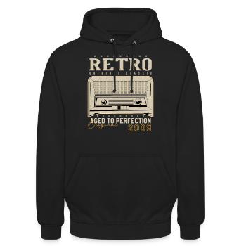 Retro 2008 Geburtstagsgeschenk 2008 Jahrgang 2008 - Unisex Hoodie - Schwarz - Vorne - Alina (178cm) & Michal (187cm)