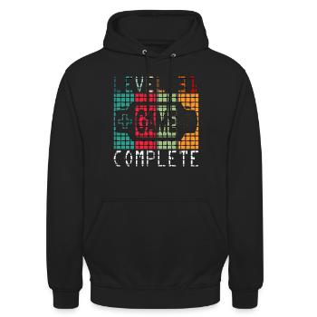 Level 31 Freigeschaltet - Unisex Hoodie - Schwarz - Vorne - Alina (178cm) & Michal (187cm)