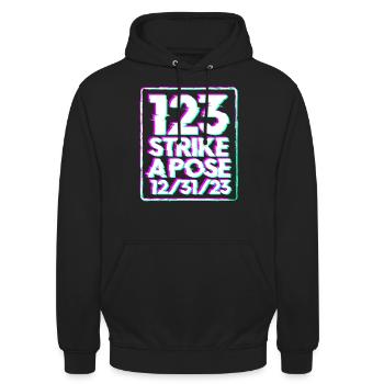 123 Streik eine Pose am 31.12.23 Silvester 123Sday - Unisex Hoodie - Schwarz - Vorne - Alina (178cm) & Michal (187cm)