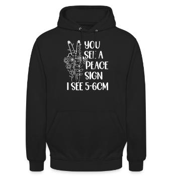Du Siehst Ein Peace-zeichen Ich Sehe 5-6cm - Unisex Hoodie - Schwarz - Vorne - Alina (178cm) & Michal (187cm)