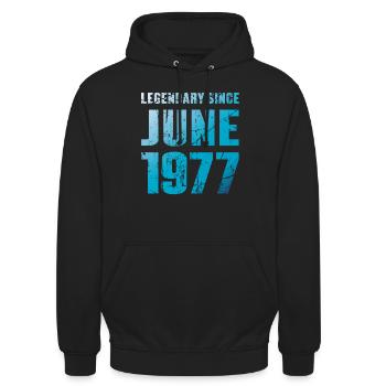 Juni 1977 Limited Edition Geburtstag Geschenk - Unisex Hoodie - Schwarz - Vorne - Alina (178cm) & Michal (187cm)