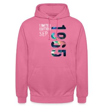Année 1965 Septembre Anniversaire Aurores boréales - Sweat-shirt à capuche unisexe - rose - Devant - Alina (178cm) & Michal (187cm)