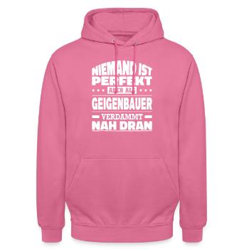 Niemand Ist Perfekt Aber Als Geigenbauer Nah Dran - Unisex Hoodie - Pink - Vorne - Alina (178cm) & Michal (187cm)