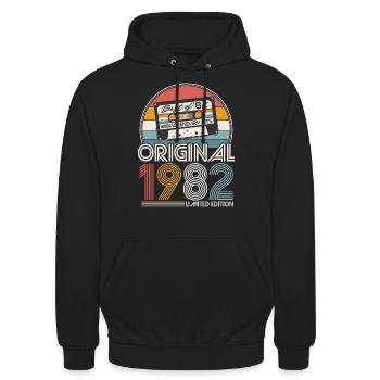 1982 Vintage Anniversaire Rétro Cadeau - Sweat-shirt à capuche unisexe - noir - Devant - Alina (178cm) & Michal (187cm)