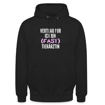 Fast Tierärztin - Unisex Hoodie - Schwarz - Vorne - Alina (178cm) & Michal (187cm)