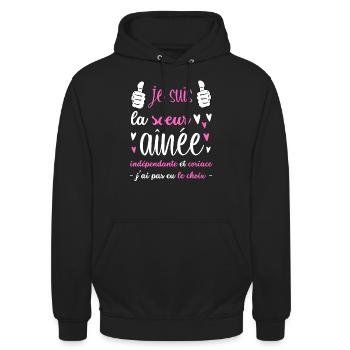 je suis la sœur aînée indépendante et coriace - Sweat-shirt à capuche unisexe - noir - Devant - Alina (178cm) & Michal (187cm)