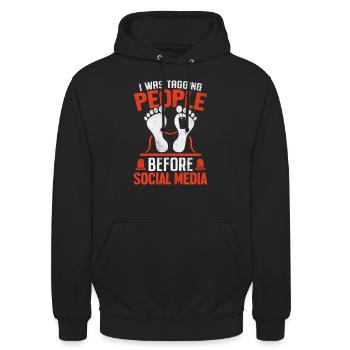Ich habe Leute markiert Lustige Beerdigung Trauerfeier - Unisex Hoodie - Schwarz - Vorne - Alina (178cm) & Michal (187cm)