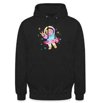LEÓN - Schöner Jungen Name mit süßem Astronaut - Unisex Hoodie - Schwarz - Vorne - Alina (178cm) & Michal (187cm)